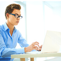 هل يوجد تنوع فى الالوان و المقاسات والخامات ؟